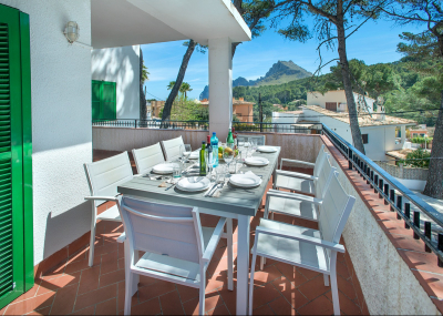 Villa mit Ferienlizenz und Pool in Cala San Vicente